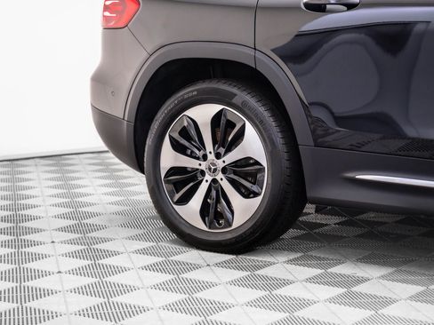 Used 2024 Mercedes-Benz GLB 250 4MATIC w/ Exclusive Package image 36