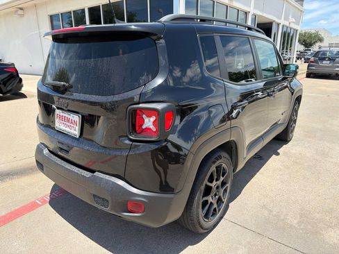 Used 2020 Jeep Renegade Altitude FWD image 7
