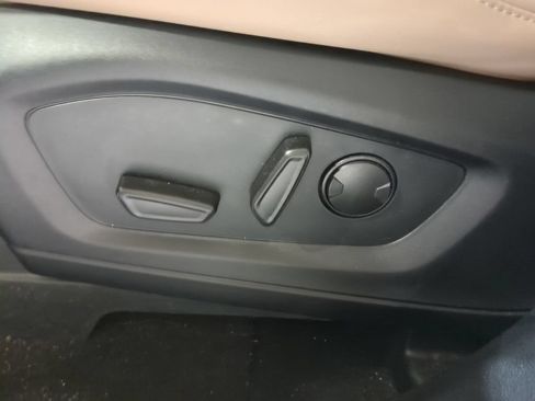 Used 2023 Ford Explorer XLT w/ Equipment Group 202A AWD/4WD image 15