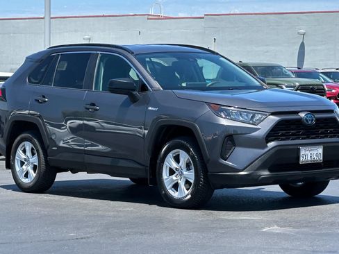 Used 2019 Toyota RAV4 LE AWD/4WD image 5