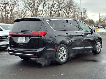 Used 2024 Chrysler Pacifica Limited