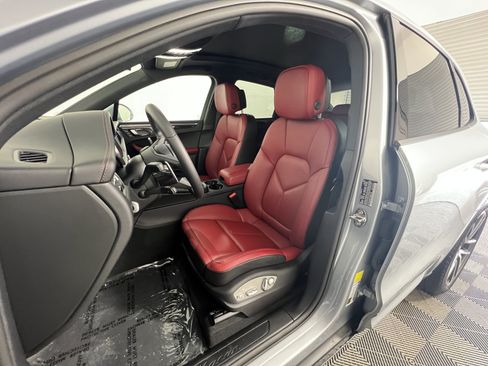 Certified 2026 Porsche Macan AWD/4WD image 5