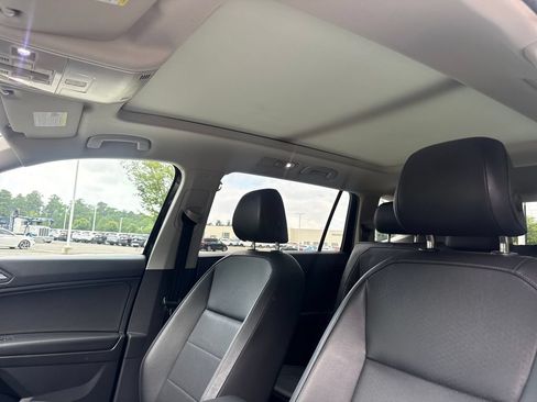 Used 2019 Volkswagen Tiguan SE w/ Panoramic Sunroof Package FWD image 30