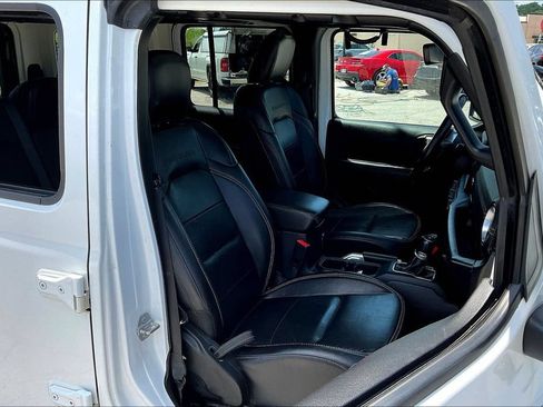 Used 2019 Jeep Wrangler Unlimited Sahara w/ Dual Top Group AWD/4WD image 16
