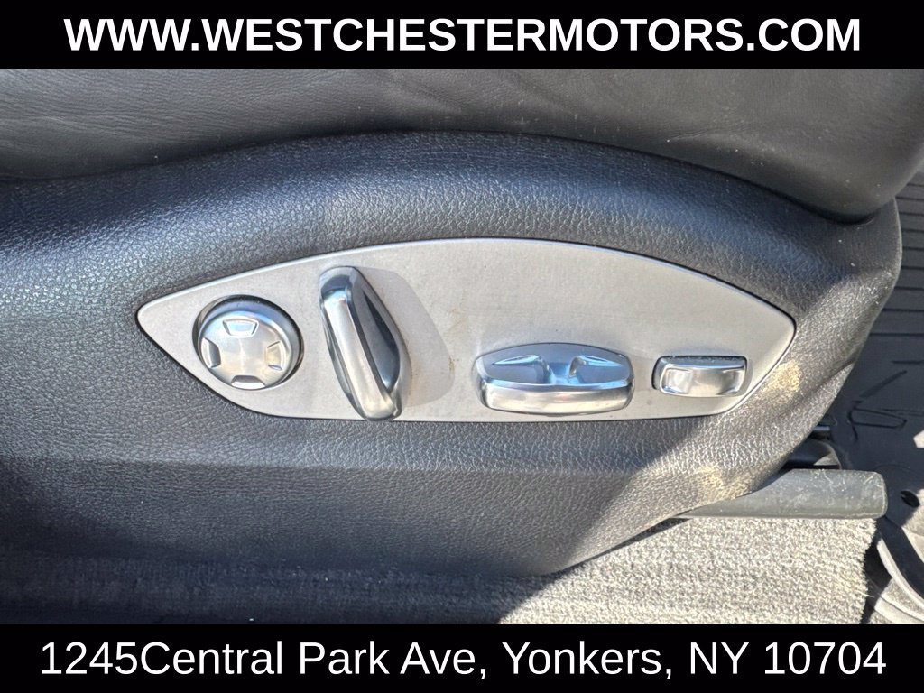 Used 2023 Porsche Macan AWD/4WD image 16