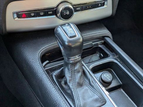 Used 2018 Volvo XC90 T5 Momentum w/ Convenience Package image 16