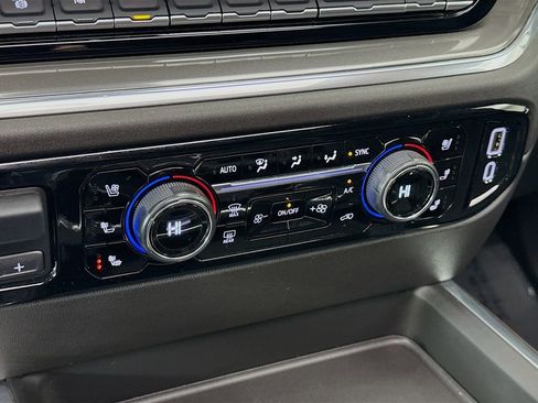 Used 2025 Chevrolet Silverado 2500 High Country w/ Technology Package AWD/4WD image 19