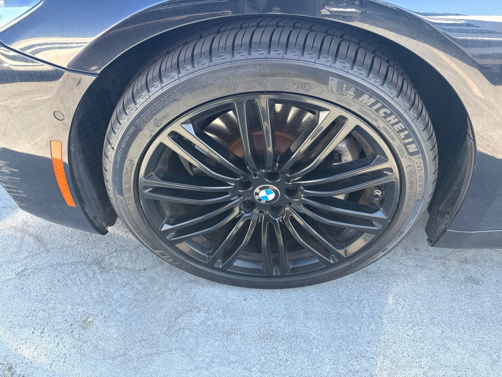 Used 2019 BMW 540i w/ M Sport Package RWD image 3