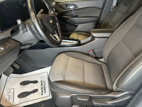 Used 2024 Chevrolet Trax LT w/ Sunroof Package FWD image 21