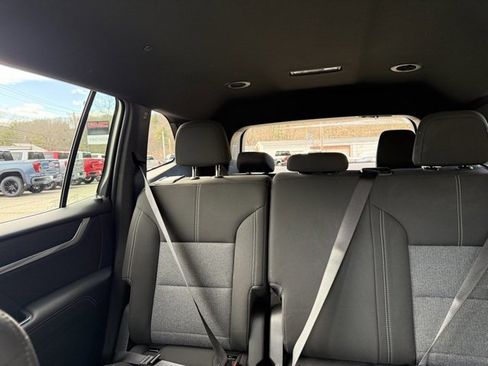 Used 2025 GMC Acadia Elevation image 11