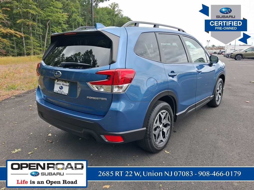 Used 2023 Subaru Forester Premium AWD/4WD image 3