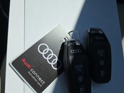Used 2025 Audi Q6 e-tron Premium Plus w/ Premium Plus AWD/4WD image 7