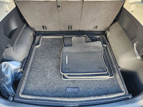 Certified 2024 Volkswagen Tiguan SE image 14