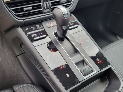 New 2025 Porsche Macan S AWD/4WD image 21