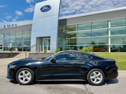 Used 2017 Ford Mustang Coupe RWD image 3