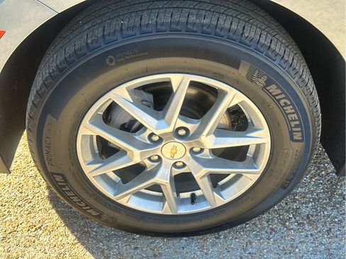 Certified 2023 Chevrolet Equinox LT w/ Driver Convenience Package image 11