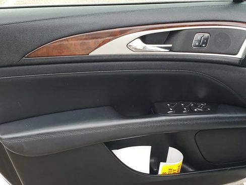 Used 2017 Lincoln MKZ Reserve FWD image 23
