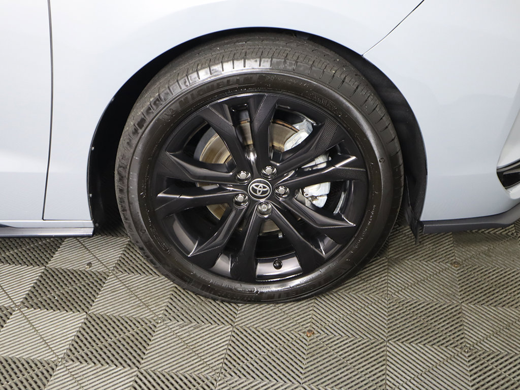 Used 2025 Toyota Sienna XSE FWD image 26