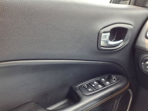 Used 2018 Jeep Compass Limited AWD/4WD image 18