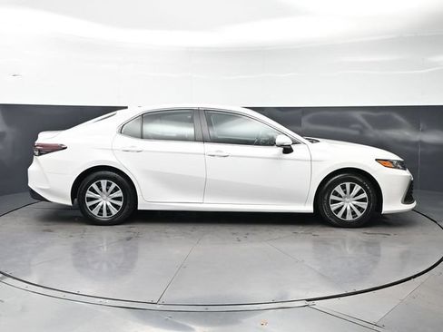 Used 2022 Toyota Camry LE FWD image 4