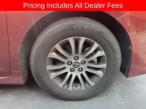 Used 2019 Toyota Sienna XLE w/ XLE Navigation Package FWD image 8