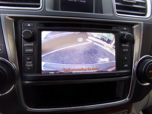 Used 2013 Toyota Highlander Limited image 26