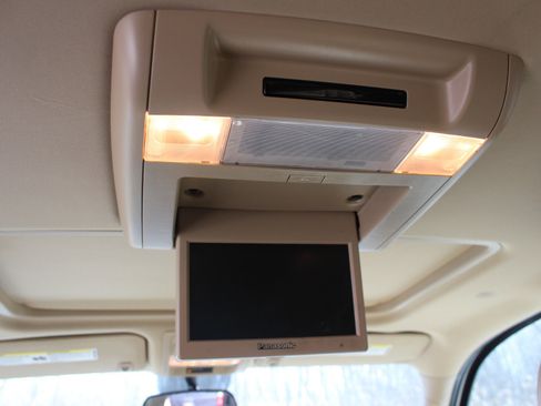 Used 2011 GMC Yukon Denali image 36