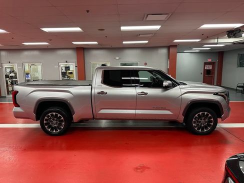 Used 2022 Toyota Tundra Limited w/ Power Package AWD/4WD image 3