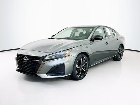Used 2025 Nissan Altima 2.5 SR FWD image 3