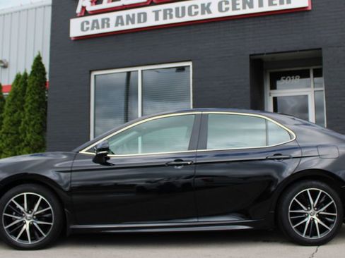 Used 2024 Toyota Camry SE FWD image 4