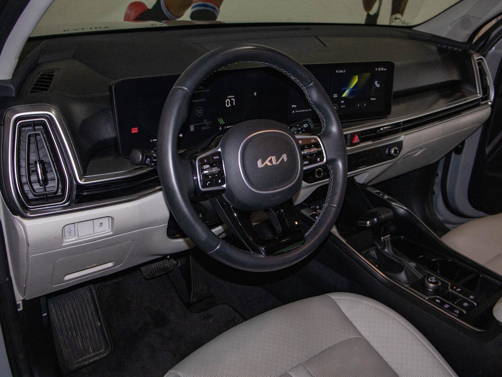 Used 2024 Kia Sorento S FWD image 6