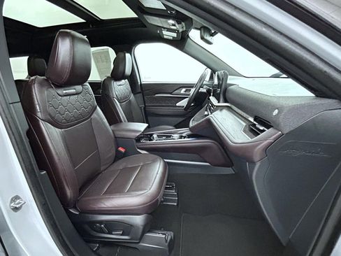 Used 2025 Ford Explorer Platinum w/ LUX Leather Package AWD/4WD image 15