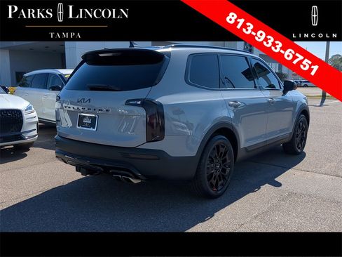 Used 2022 Kia Telluride EX w/ EX Premium Package image 4