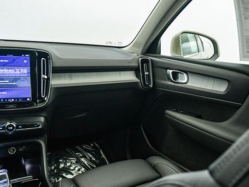 Certified 2025 Volvo XC40 B5 Plus w/ Climate Package image 16