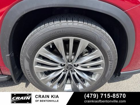 Used 2022 Toyota Highlander Platinum AWD/4WD image 9