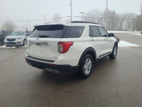 Used 2022 Ford Explorer XLT w/ Equipment Group 202A image 5