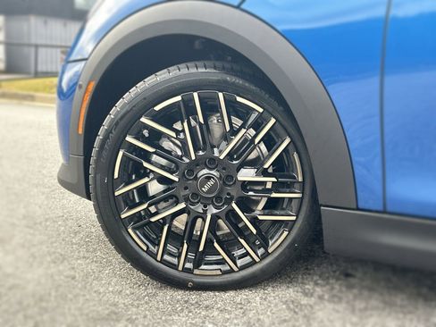 Used 2025 MINI Cooper 2-Door Hardtop image 22