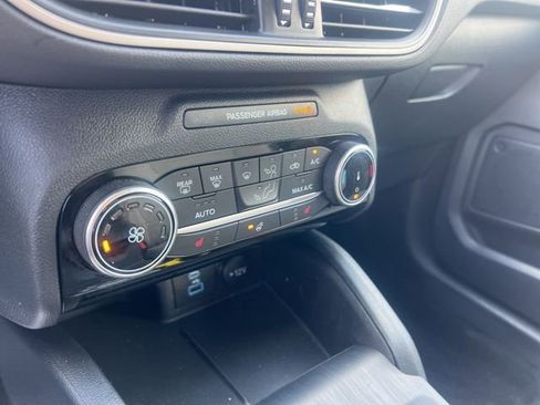 Certified 2022 Ford Escape SE w/ Cold Weather Package image 14