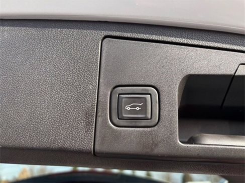 Used 2021 Cadillac XT4 Premium Luxury w/ Cold Weather Package image 17