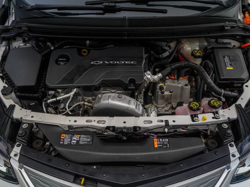 Used 2018 Chevrolet Volt Premier w/ Driver Confidence Package FWD image 33