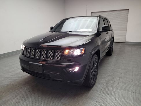 Used 2018 Jeep Grand Cherokee Altitude image 15