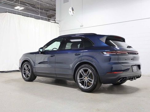 Certified 2025 Porsche Cayenne image 3
