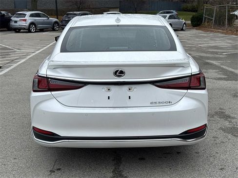 Certified 2025 Lexus ES 300h Ultra Luxury image 6