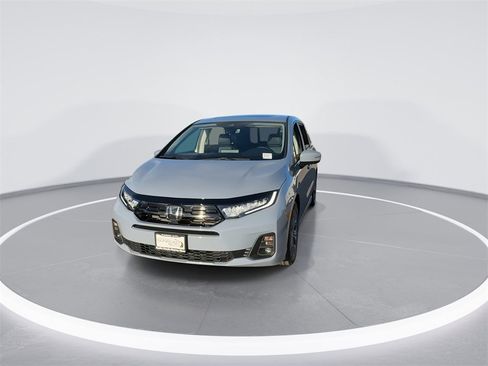 Certified 2025 Honda Odyssey Touring image 5