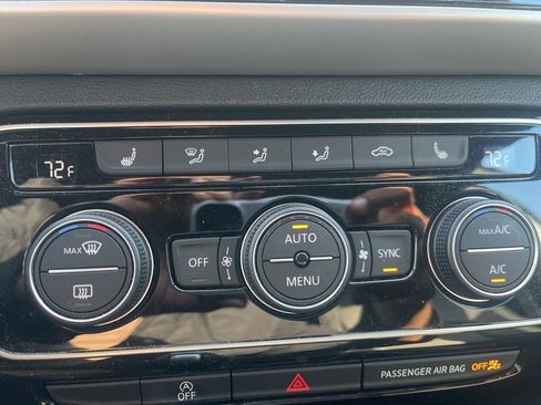 Used 2022 Volkswagen Atlas Cross Sport SE image 17