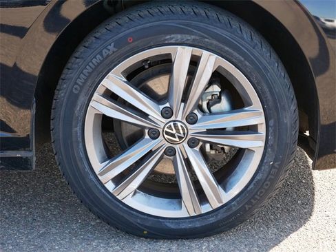 Certified 2024 Volkswagen Jetta SE image 9