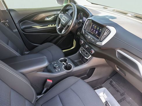 Used 2024 GMC Terrain SLE w/ Driver Convenience Package image 33