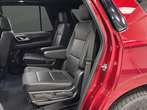 Used 2022 Chevrolet Tahoe Z71 w/ Luxury Package AWD/4WD image 23