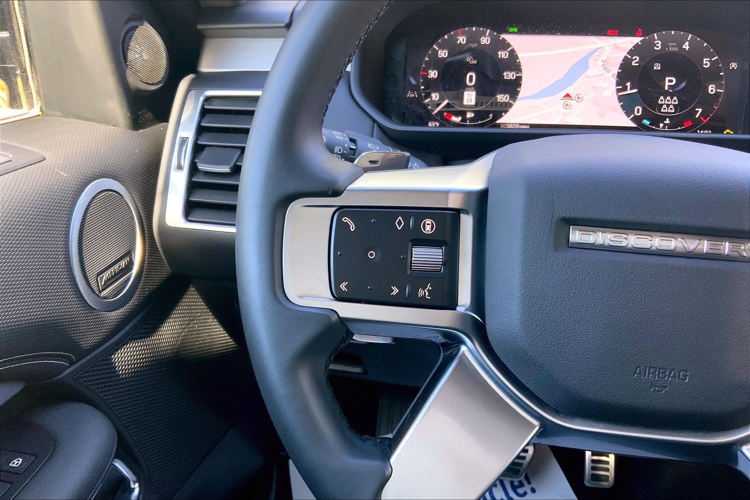 Certified 2025 Land Rover Discovery Dynamic SE AWD/4WD image 23