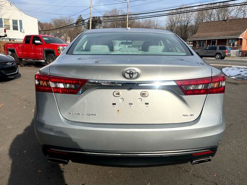 Used 2016 Toyota Avalon XLE Premium image 4